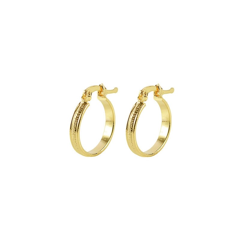 BRINCO ARGOLA PEQUENA TRABALHADA BANHADA OURO 18K SEMIJOIA